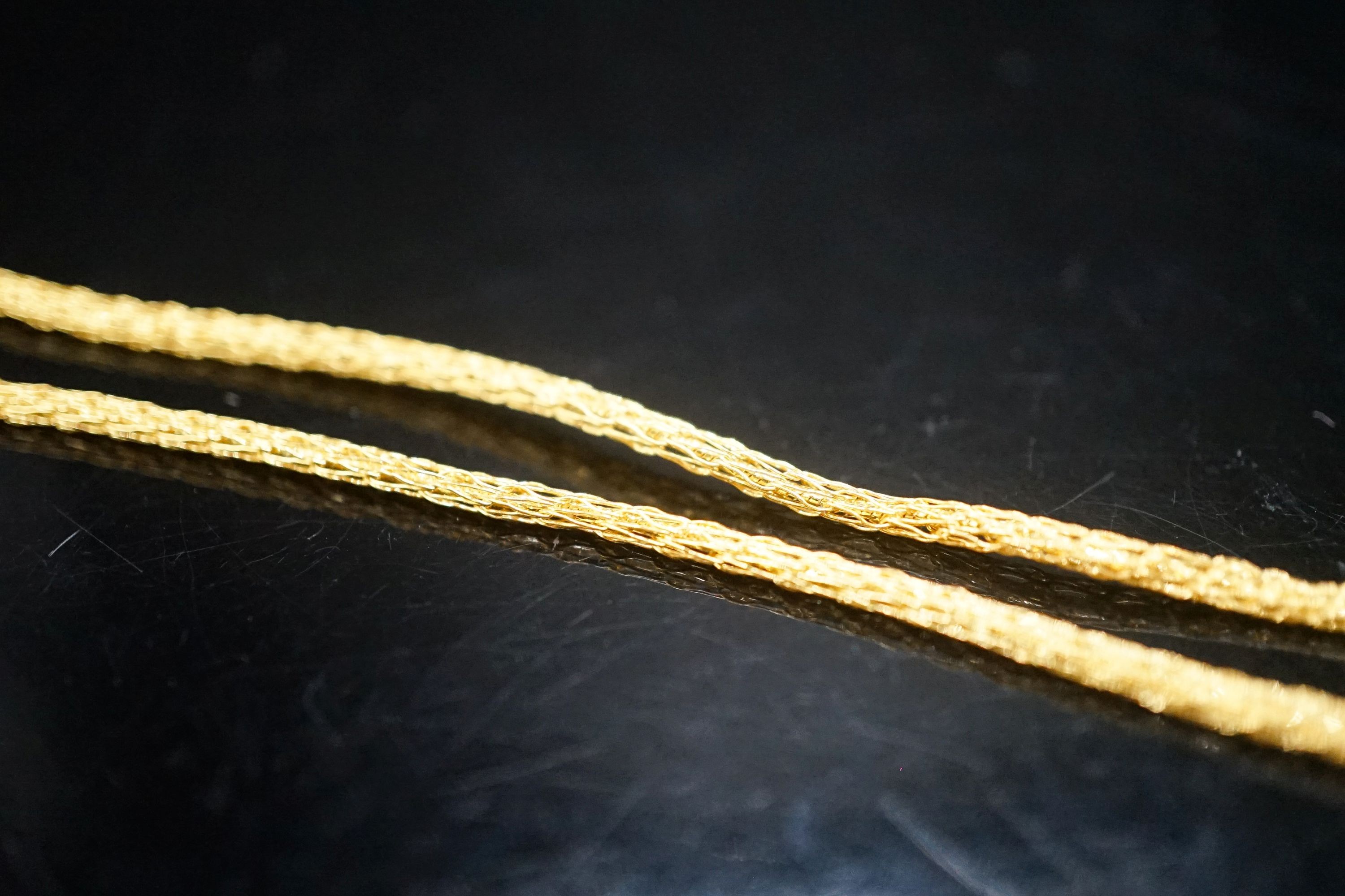 A continental yellow metal necklace, 38cm, 7.7 grams.